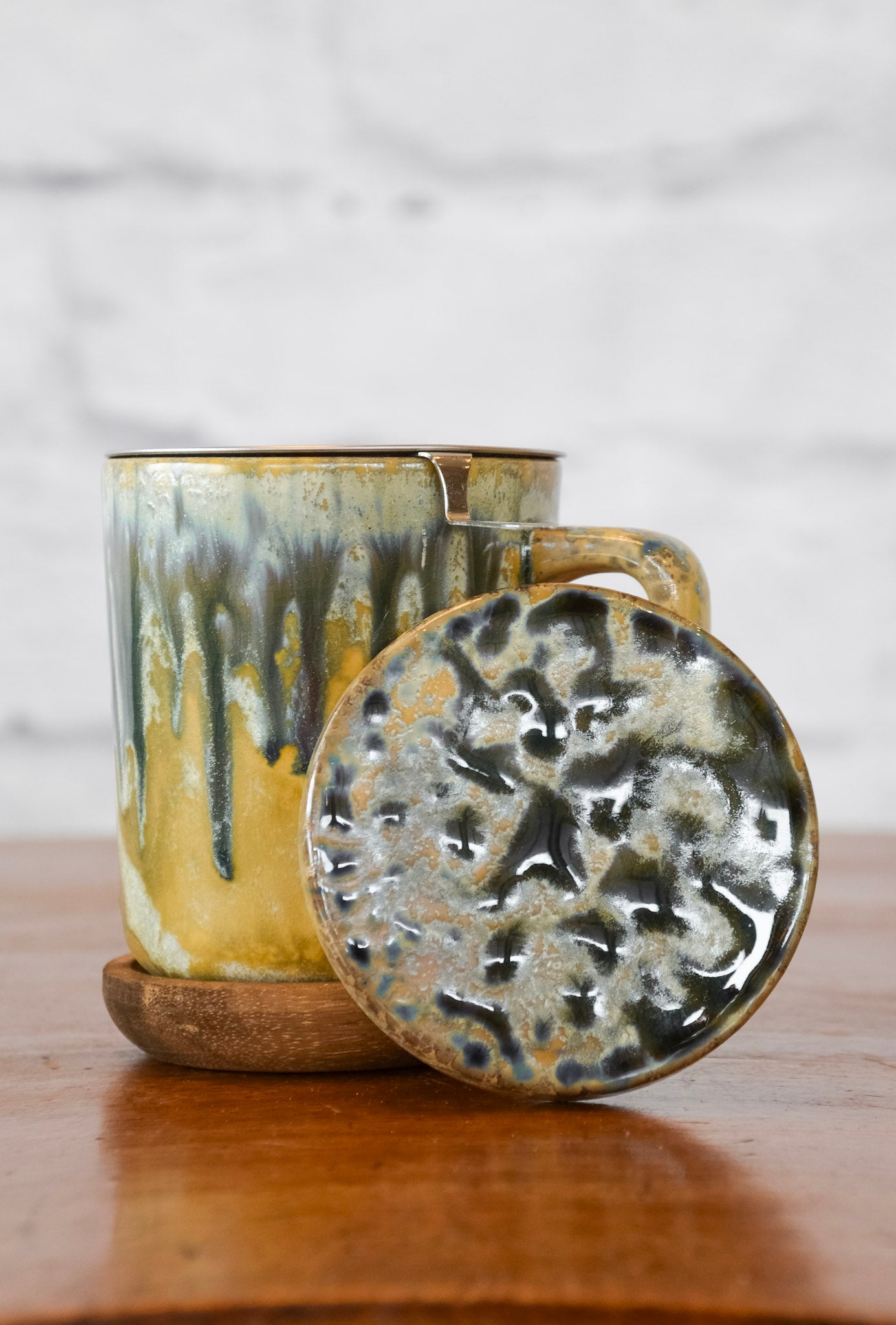 Stoneware Infuser Mug with Acacia Saucer