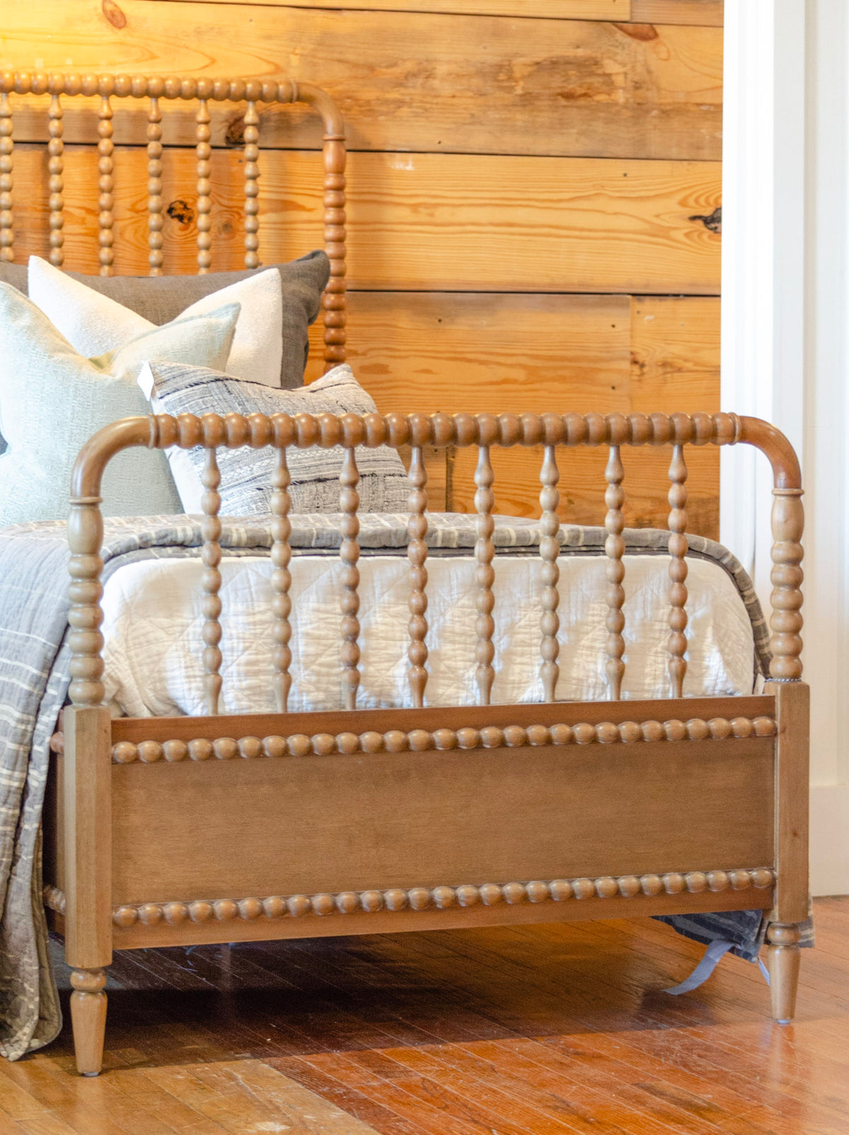 Chloe Straw Wash Bed