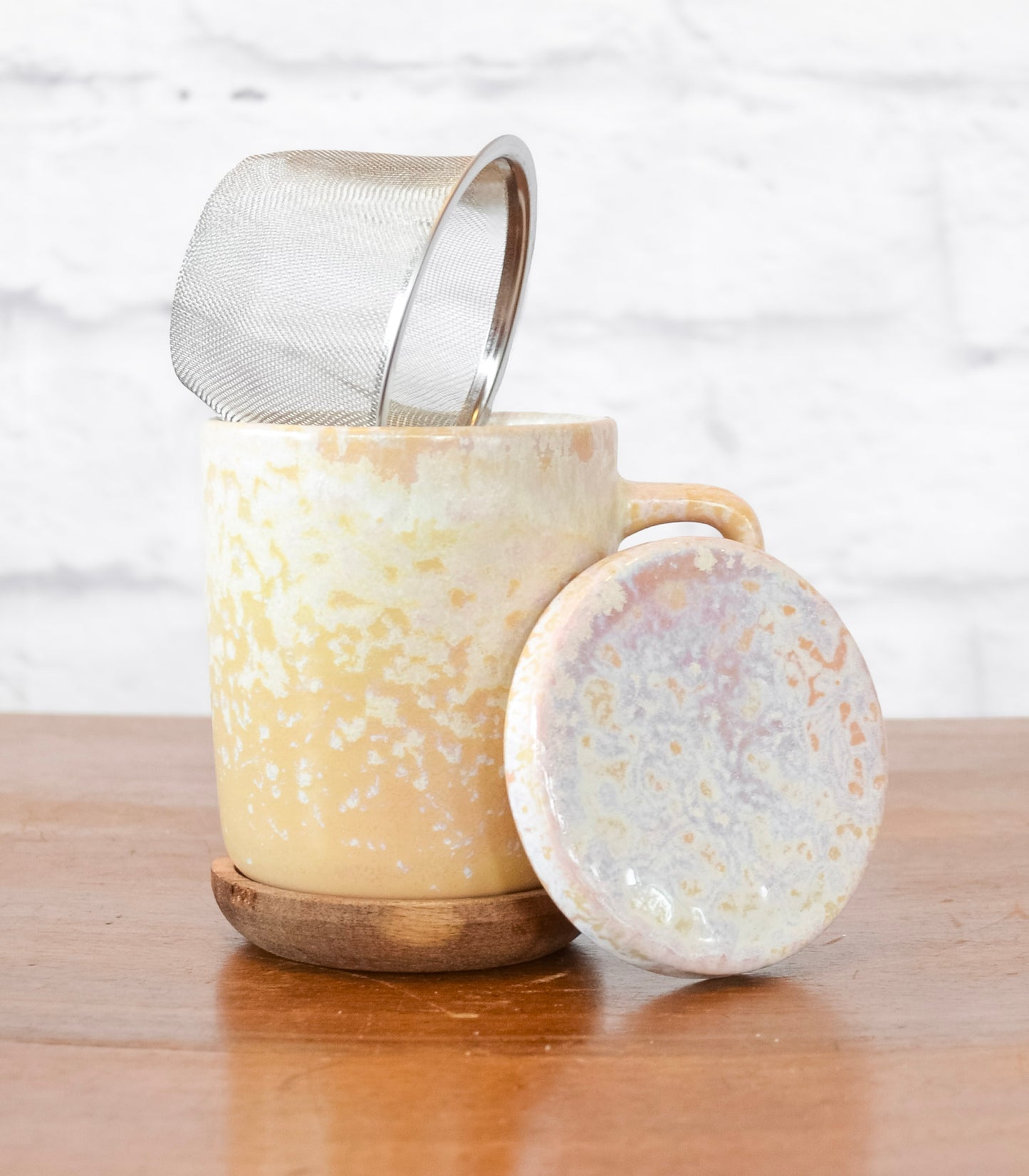 Stoneware Infuser Mug with Acacia Saucer