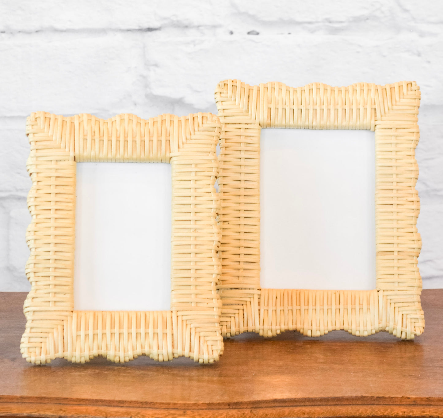 Scalloped Edge Wicker Picture Frame