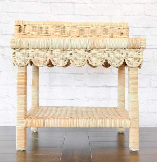Luna Scalloped Side Table w/ Tray