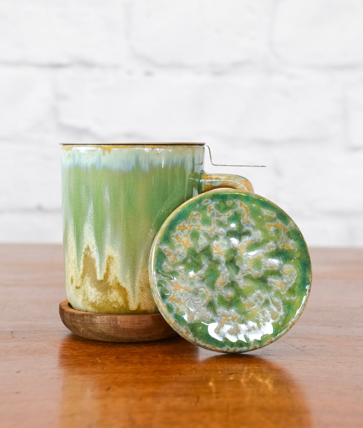Stoneware Infuser Mug with Acacia Saucer
