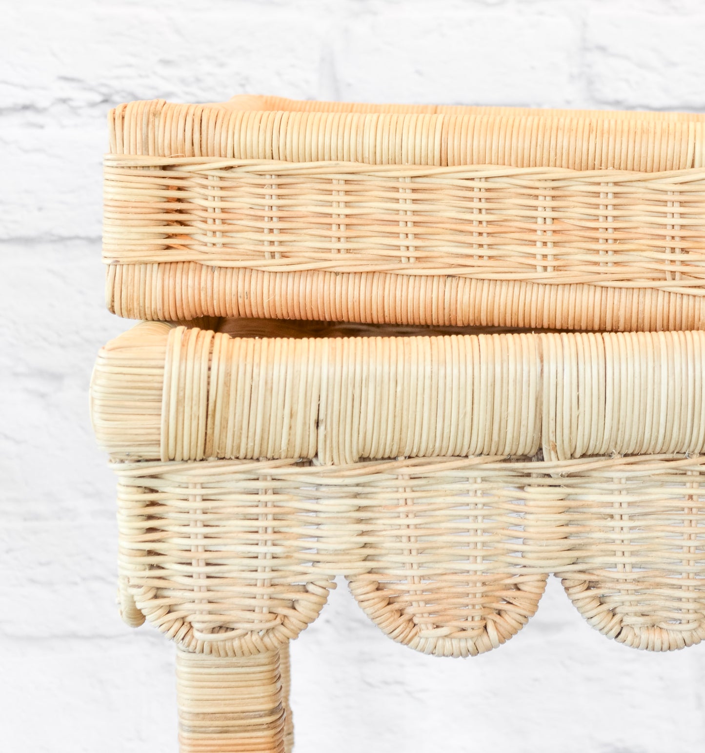 Luna Scalloped Side Table w/ Tray