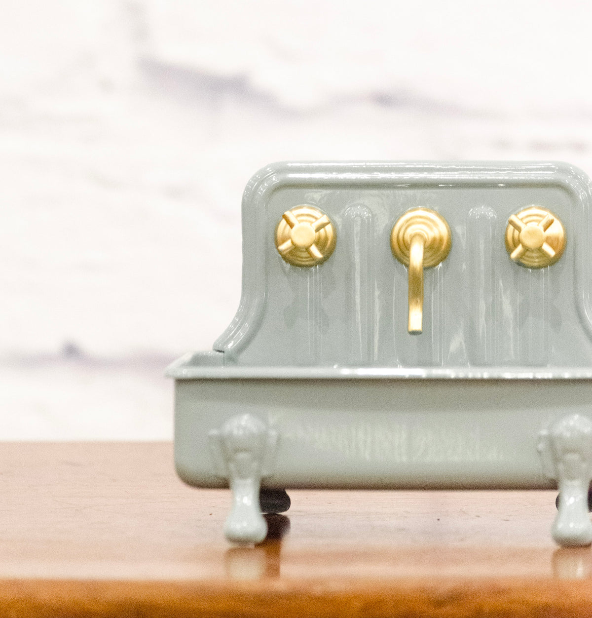 Vintage Metal Sink-Inspired Soap Dish