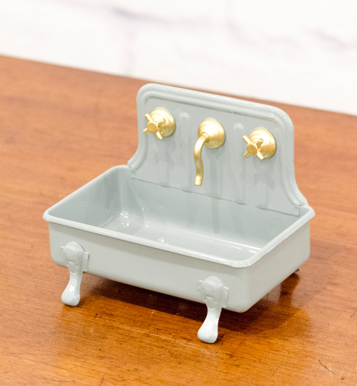 Vintage Metal Sink-Inspired Soap Dish