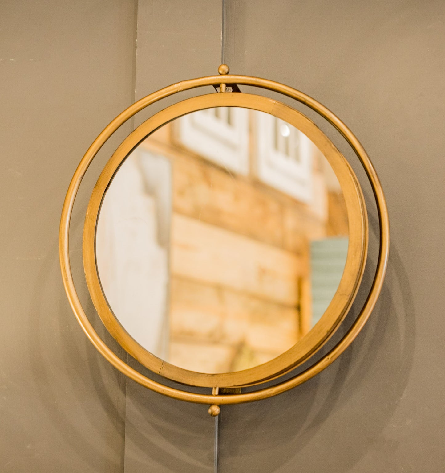 Round Wall Mirror w/ Adjustable Bracket